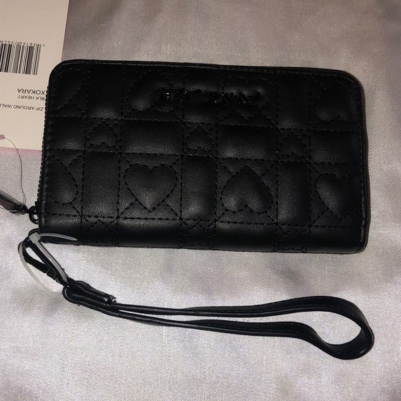 Betsey Johnson Black Faux Leather ZA Wallet Quilted Heart & Geometric Design NWT - Picture 3 of 16